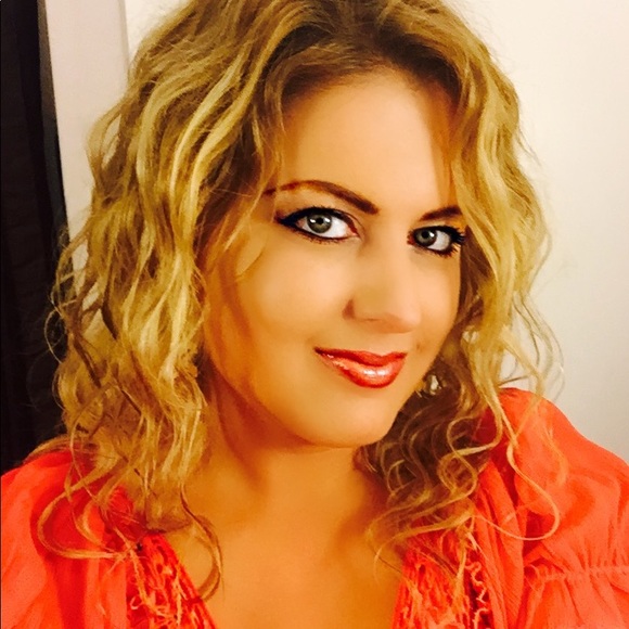 Meet your Posher, Just Jen - Picture 2 of 3